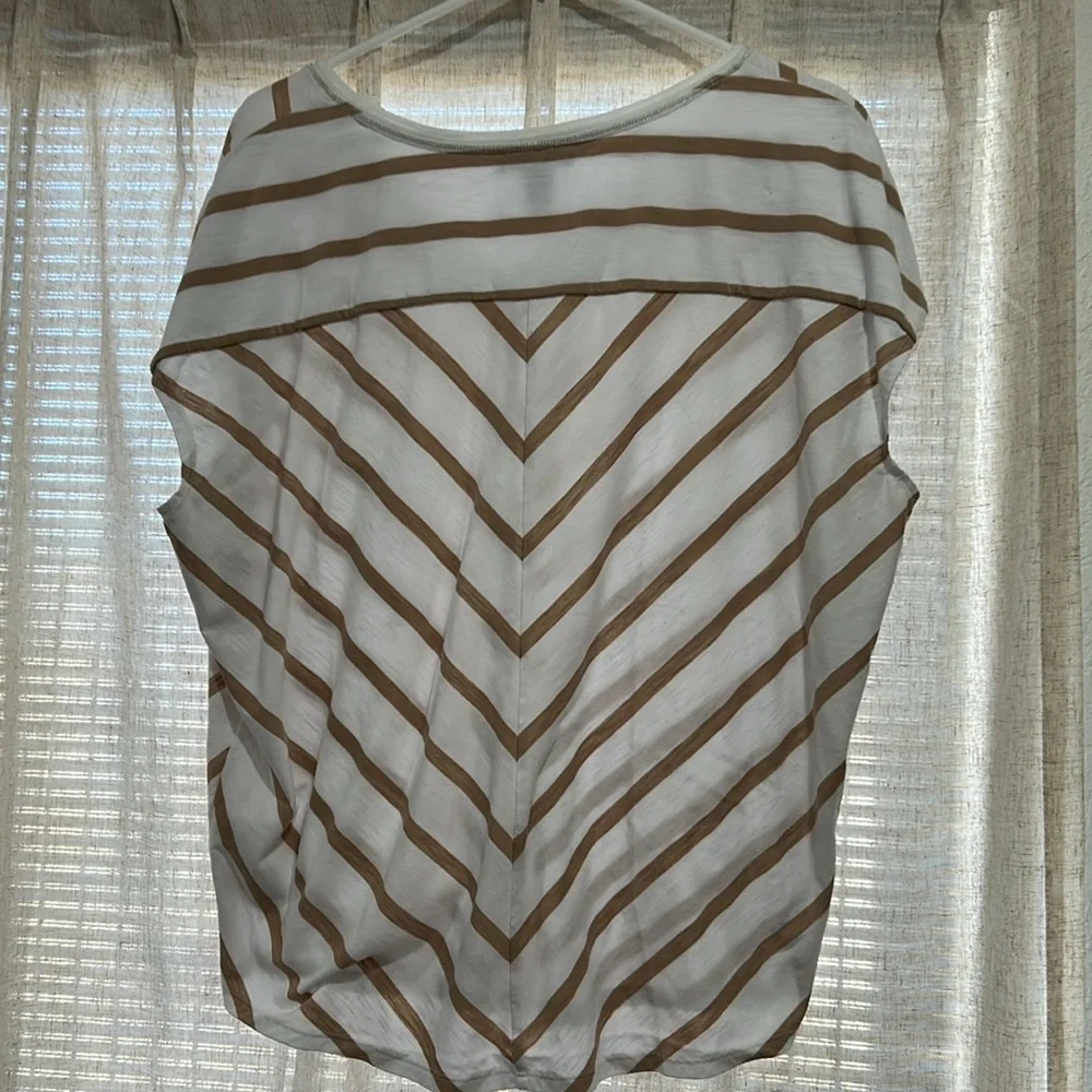 White House Black Market Boxy White and Tan Short Sleeve T-Shirt - Picture 3 of 3